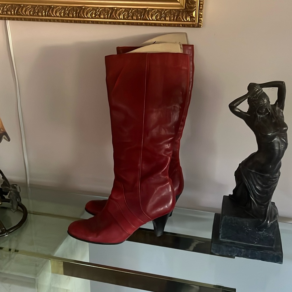 Vintage red Born boots